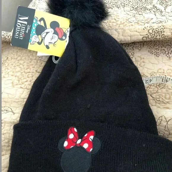 Disney Minnie Mouse Pom Pom Hat OS - Picture 1 of 4